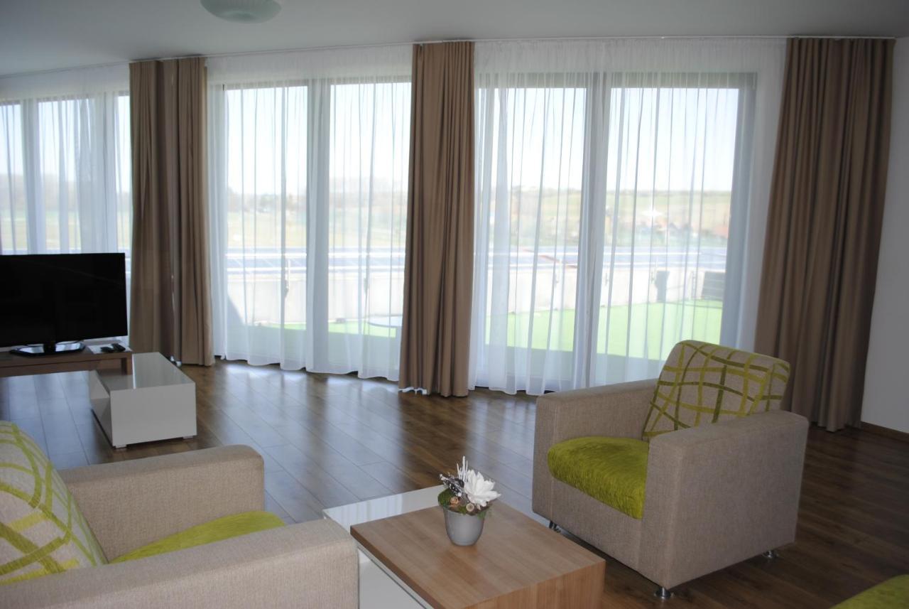Hotel Golf Jezera Острожка Нова Вес Екстер'єр фото