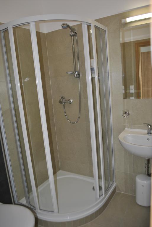 Hotel Golf Jezera Острожка Нова Вес Екстер'єр фото