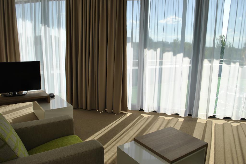Hotel Golf Jezera Острожка Нова Вес Екстер'єр фото