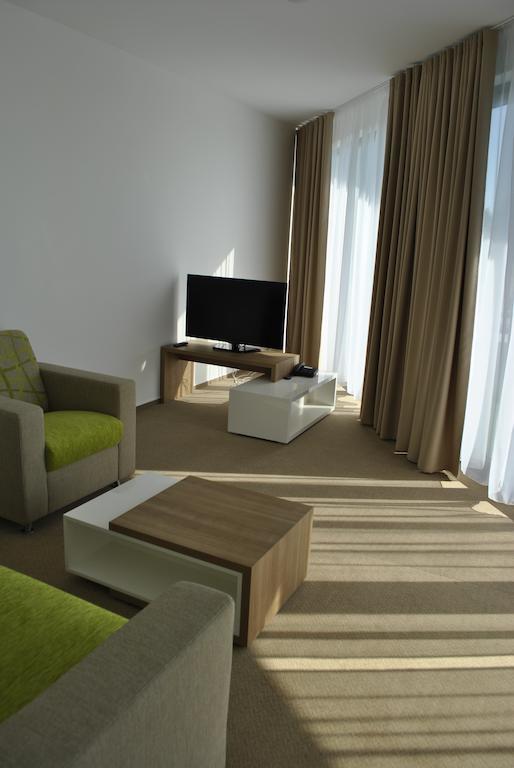 Hotel Golf Jezera Острожка Нова Вес Екстер'єр фото