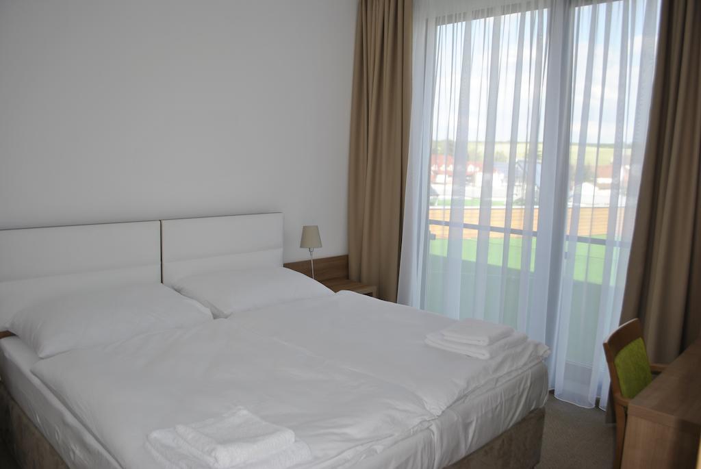 Hotel Golf Jezera Острожка Нова Вес Екстер'єр фото
