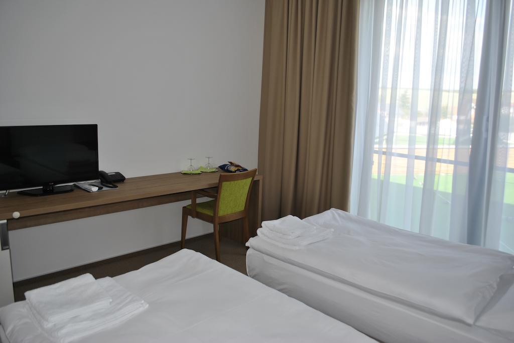 Hotel Golf Jezera Острожка Нова Вес Екстер'єр фото