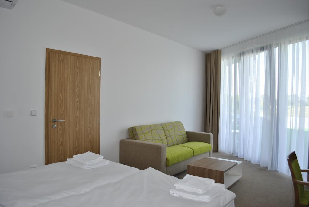 Hotel Golf Jezera Острожка Нова Вес Екстер'єр фото